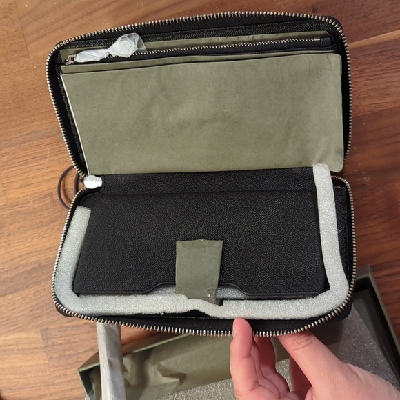 Allsaints KATHI PHONE WRISTLET - Picture 7 of 12